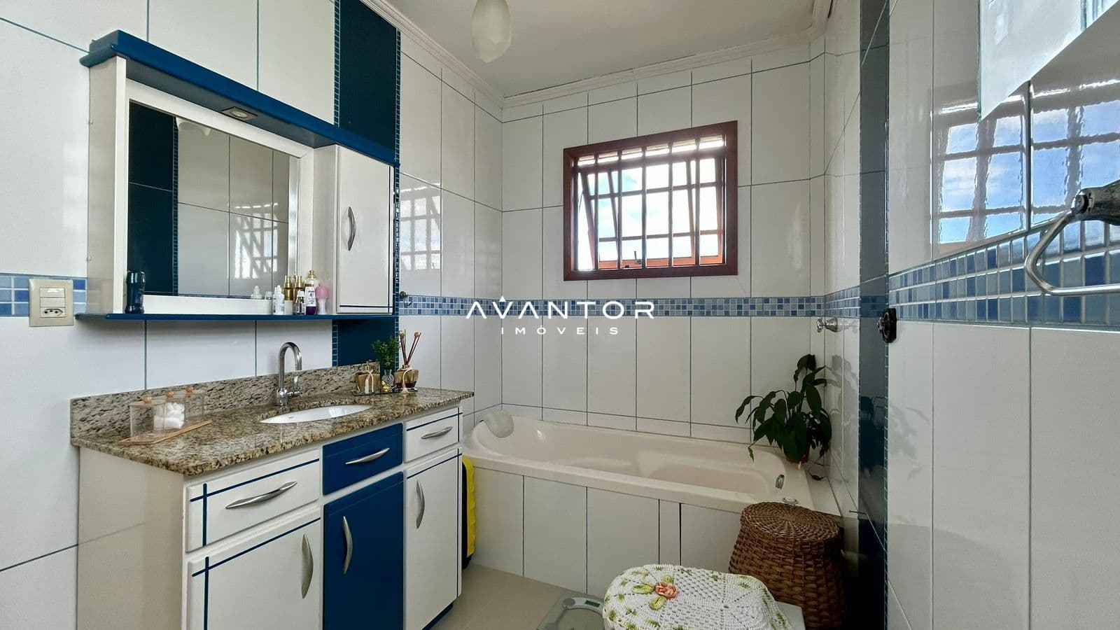 BANHEIRO SUÍTE — Casa com 4 quartos à venda no Parque Residencial Novo Horizonte, em Camobi, Santa Maria/RS