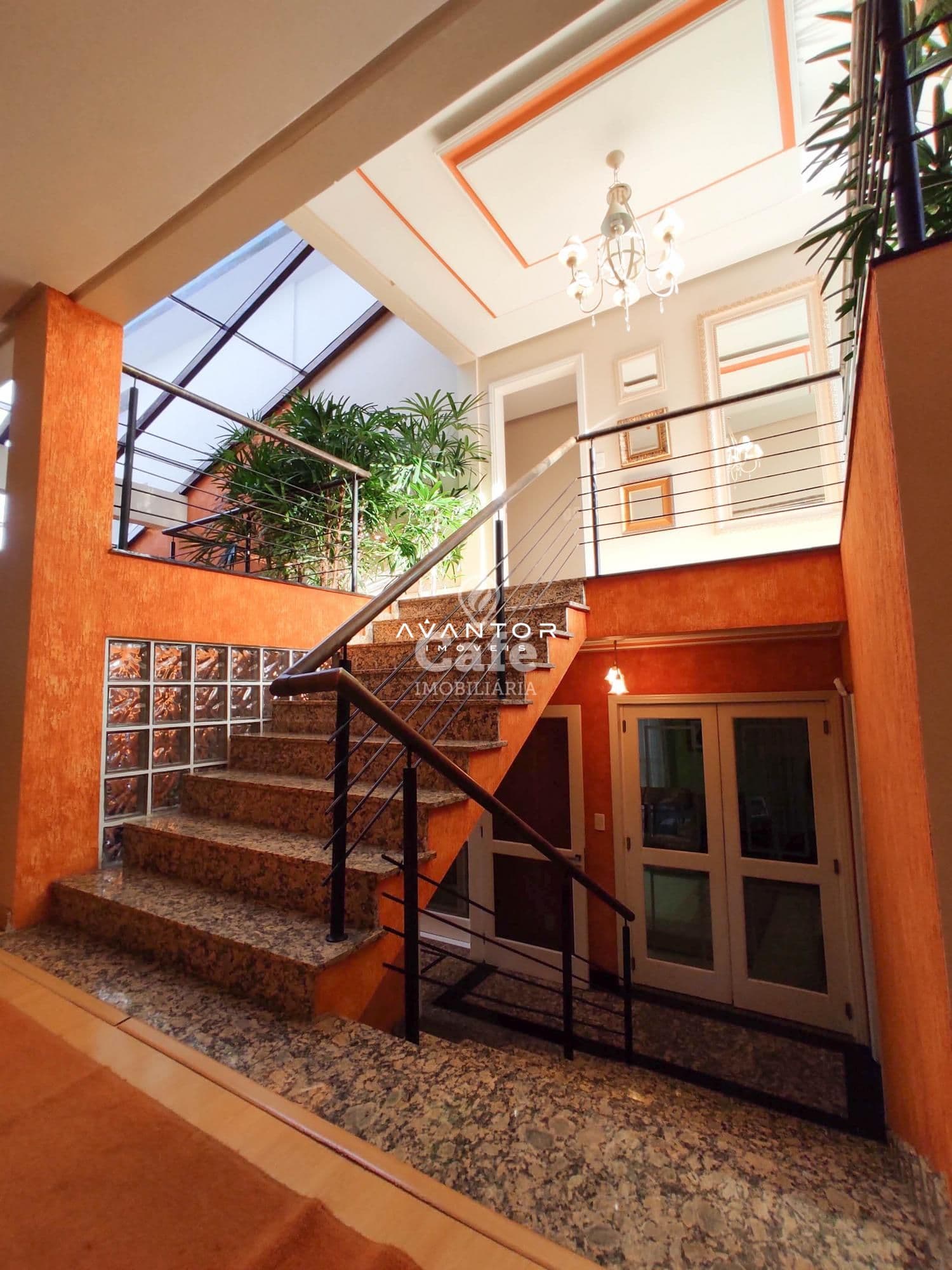 Linda casa confortável e aconchegante com 6 dormitórios, sendo 3 suítes e uma master, mobi — Casa com 6 quartos à venda em Nossa Senhora de Lourdes, Santa Maria/RS