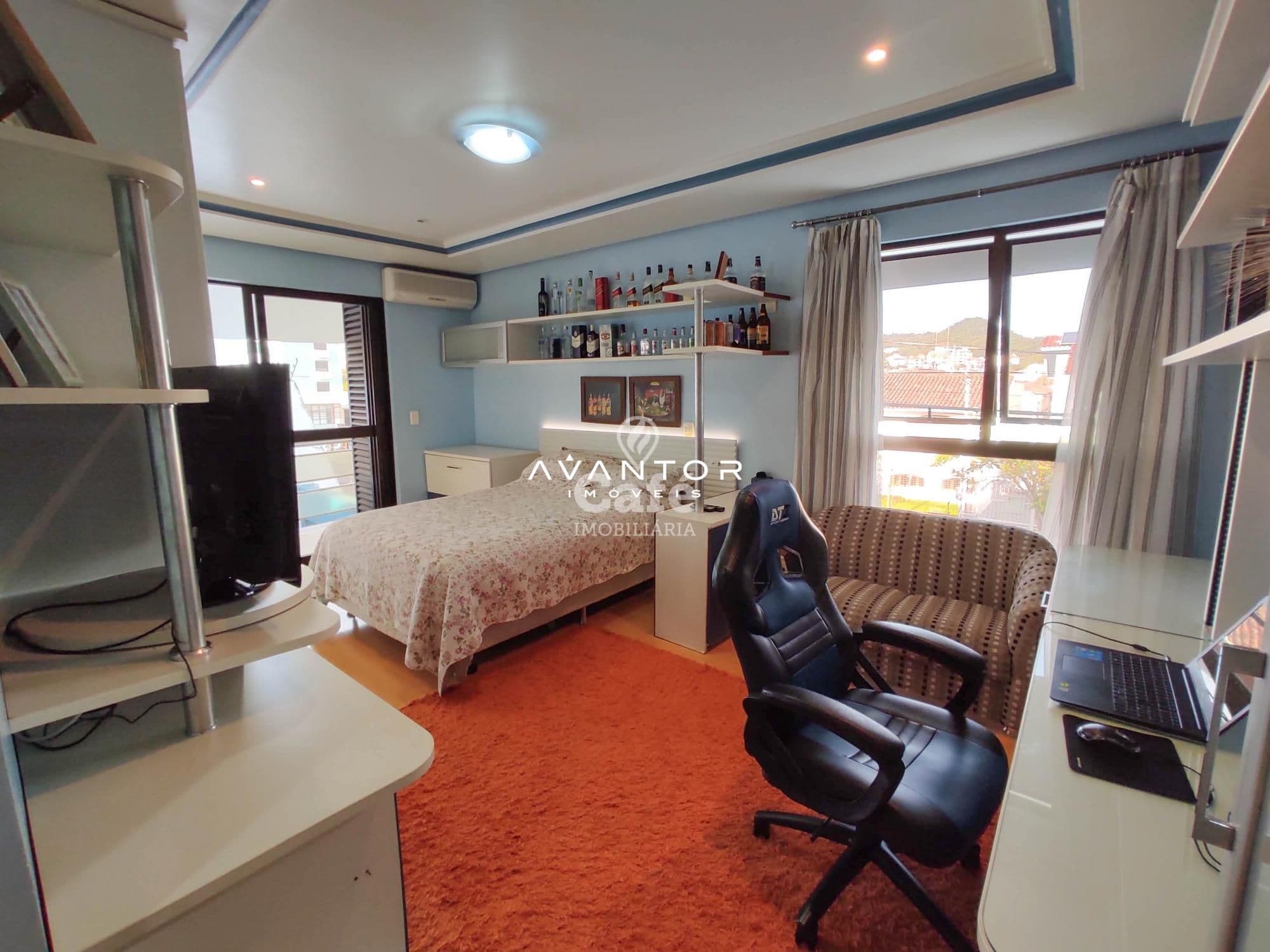 Linda casa confortável e aconchegante com 6 dormitórios, sendo 3 suítes e uma master, mobi — Casa com 6 quartos à venda em Nossa Senhora de Lourdes, Santa Maria/RS
