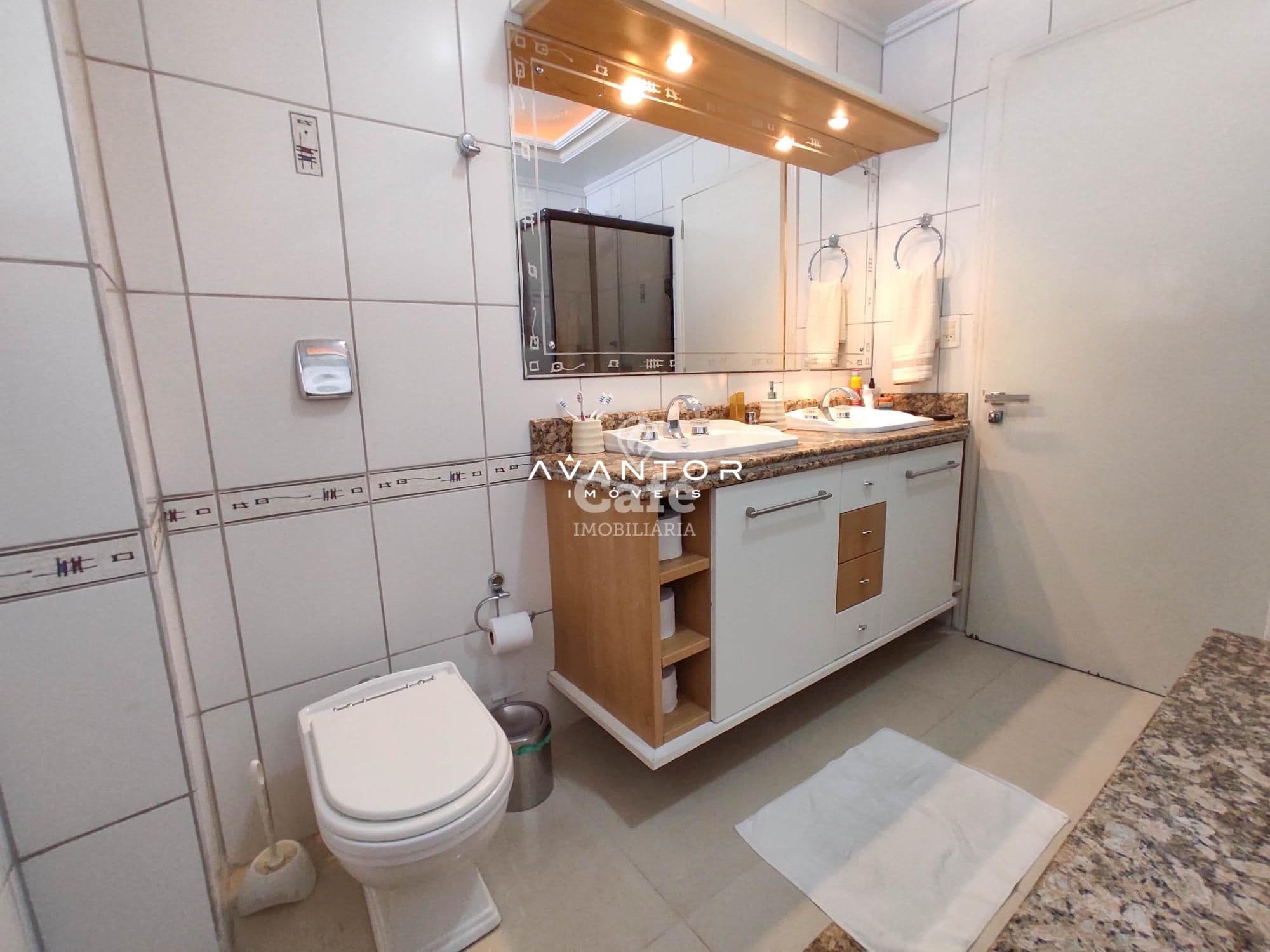 Linda casa confortável e aconchegante com 6 dormitórios, sendo 3 suítes e uma master, mobi — Casa com 6 quartos à venda em Nossa Senhora de Lourdes, Santa Maria/RS