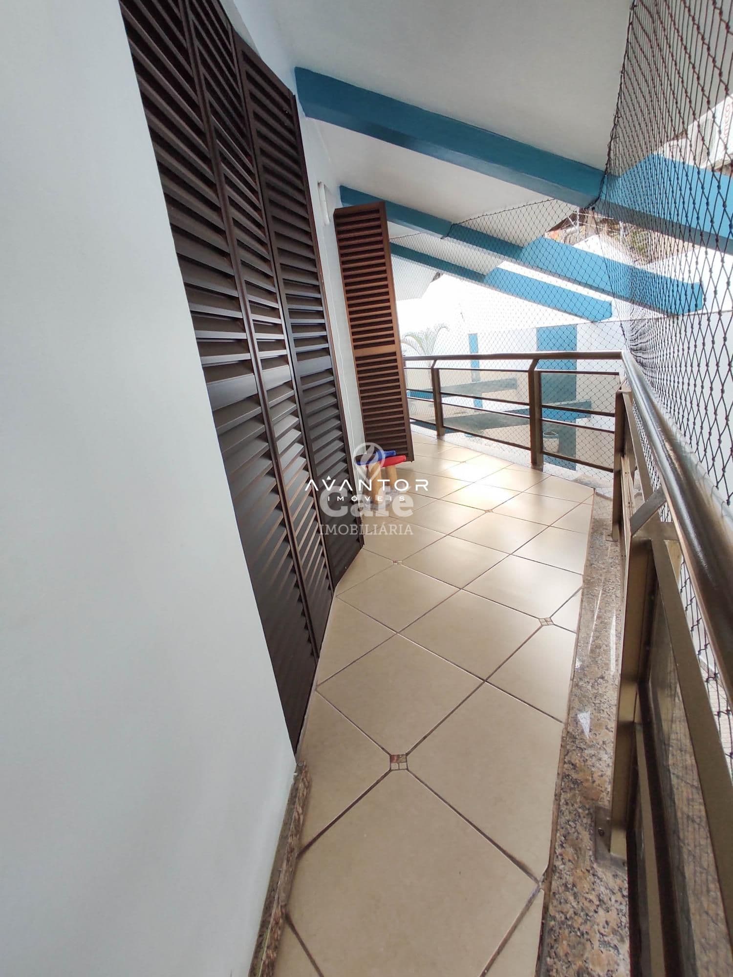 Linda casa confortável e aconchegante com 6 dormitórios, sendo 3 suítes e uma master, mobi — Casa com 6 quartos à venda em Nossa Senhora de Lourdes, Santa Maria/RS