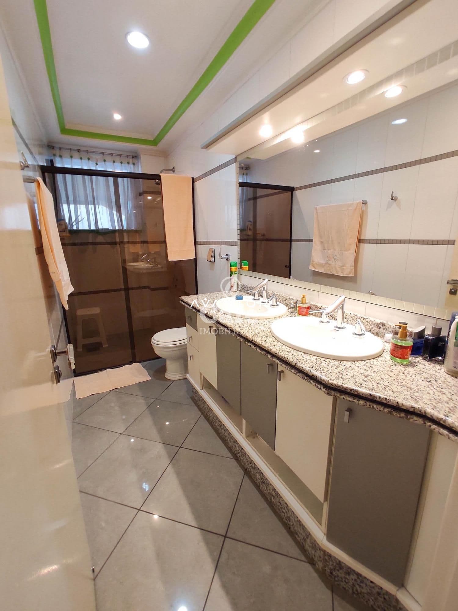 Linda casa confortável e aconchegante com 6 dormitórios, sendo 3 suítes e uma master, mobi — Casa com 6 quartos à venda em Nossa Senhora de Lourdes, Santa Maria/RS