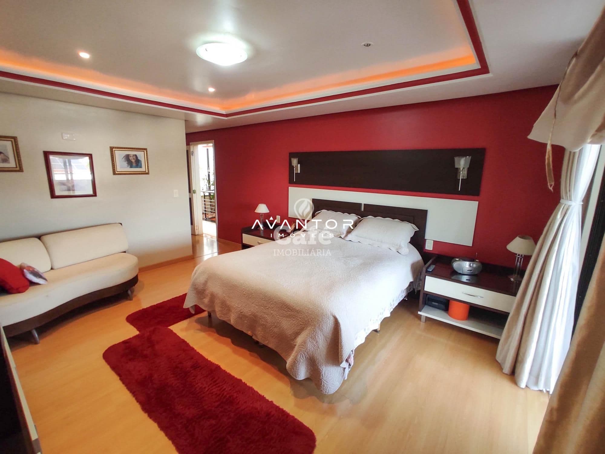 Linda casa confortável e aconchegante com 6 dormitórios, sendo 3 suítes e uma master, mobi — Casa com 6 quartos à venda em Nossa Senhora de Lourdes, Santa Maria/RS