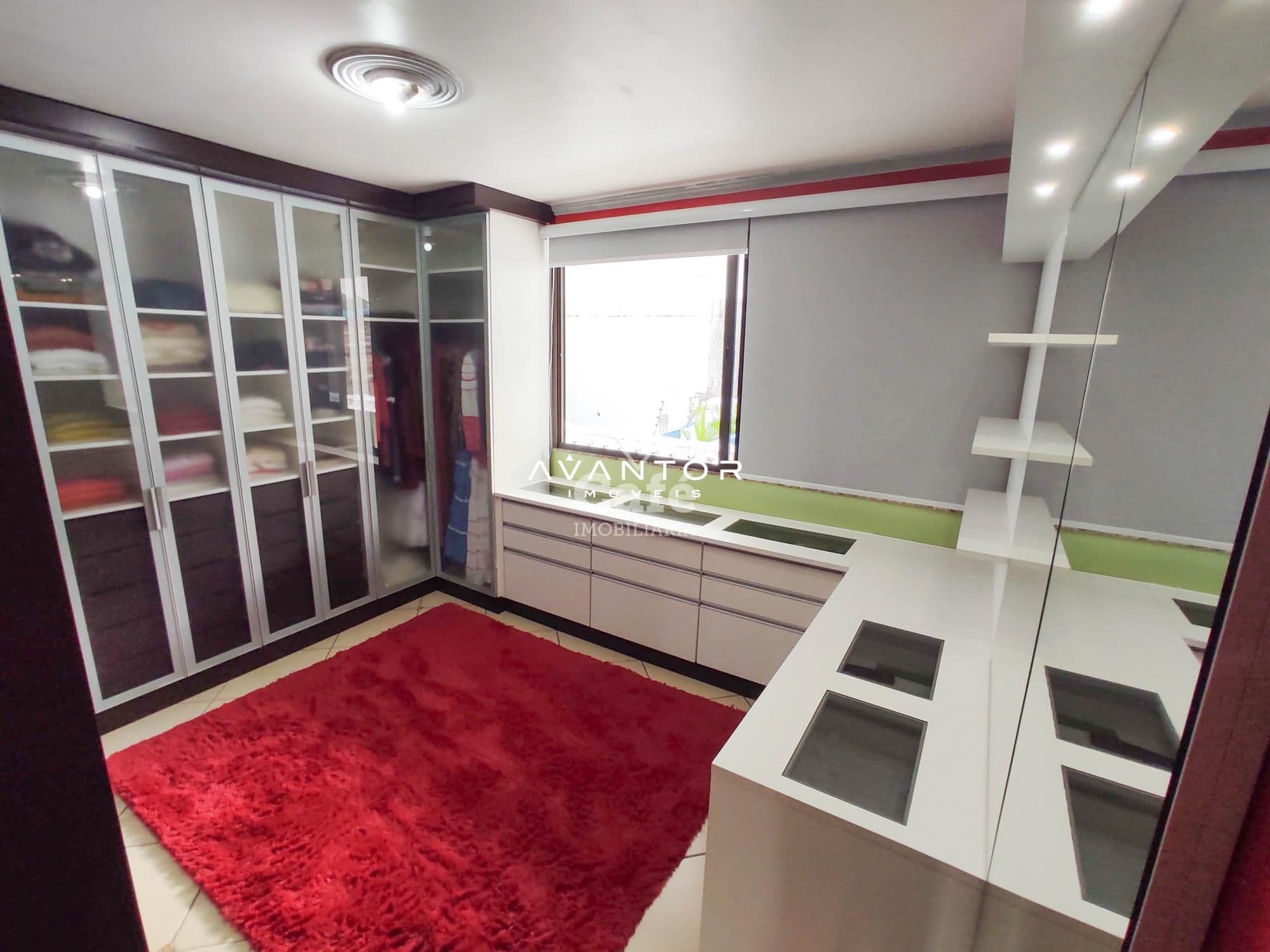 Linda casa confortável e aconchegante com 6 dormitórios, sendo 3 suítes e uma master, mobi — Casa com 6 quartos à venda em Nossa Senhora de Lourdes, Santa Maria/RS
