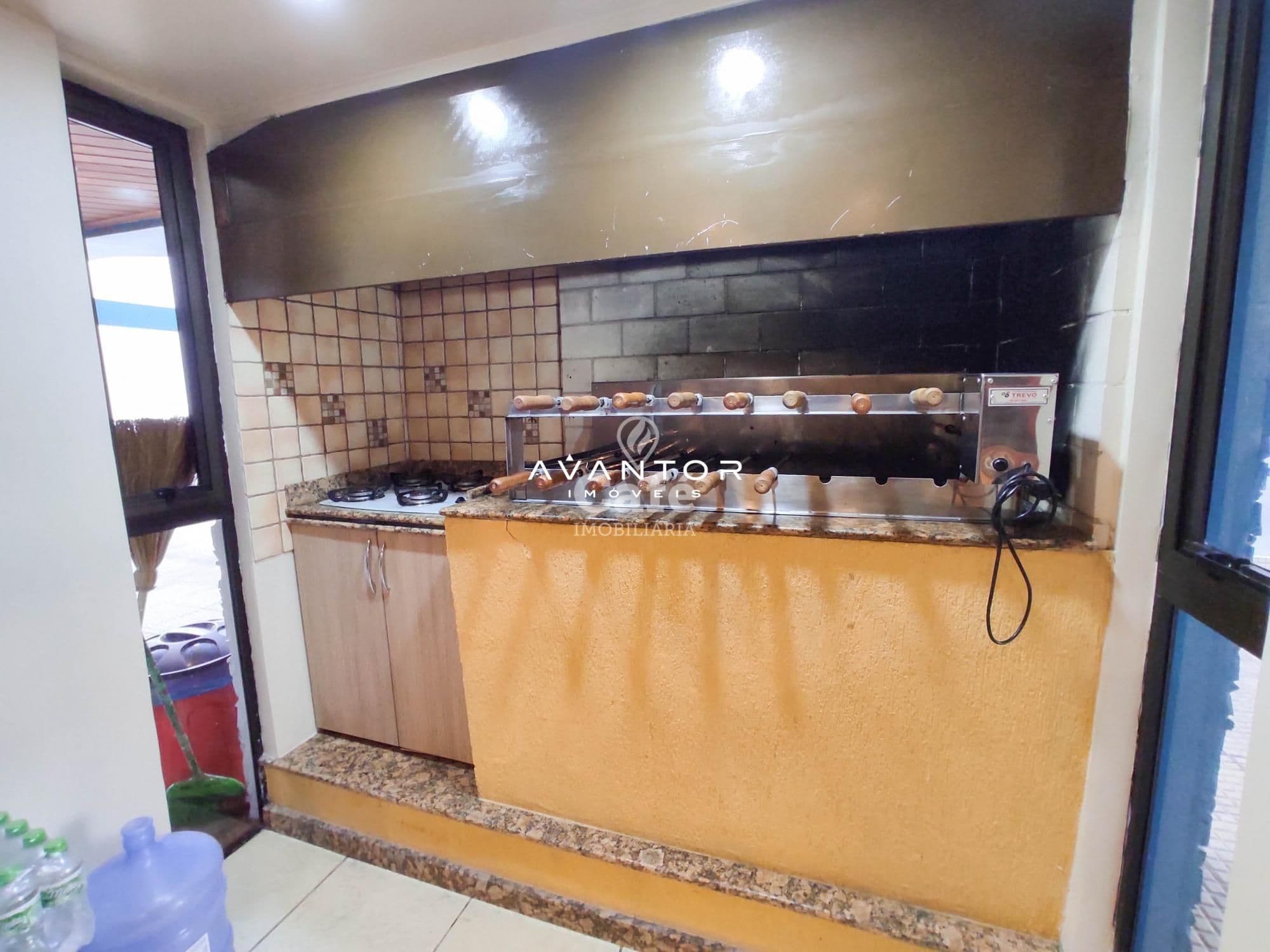 Linda casa confortável e aconchegante com 6 dormitórios, sendo 3 suítes e uma master, mobi — Casa com 6 quartos à venda em Nossa Senhora de Lourdes, Santa Maria/RS
