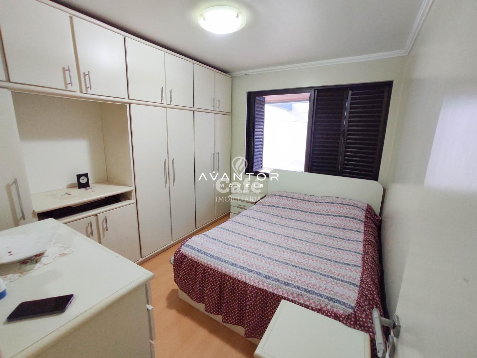 Linda casa confortável e aconchegante com 6 dormitórios, sendo 3 suítes e uma master, mobi — Casa com 6 quartos à venda em Nossa Senhora de Lourdes, Santa Maria/RS