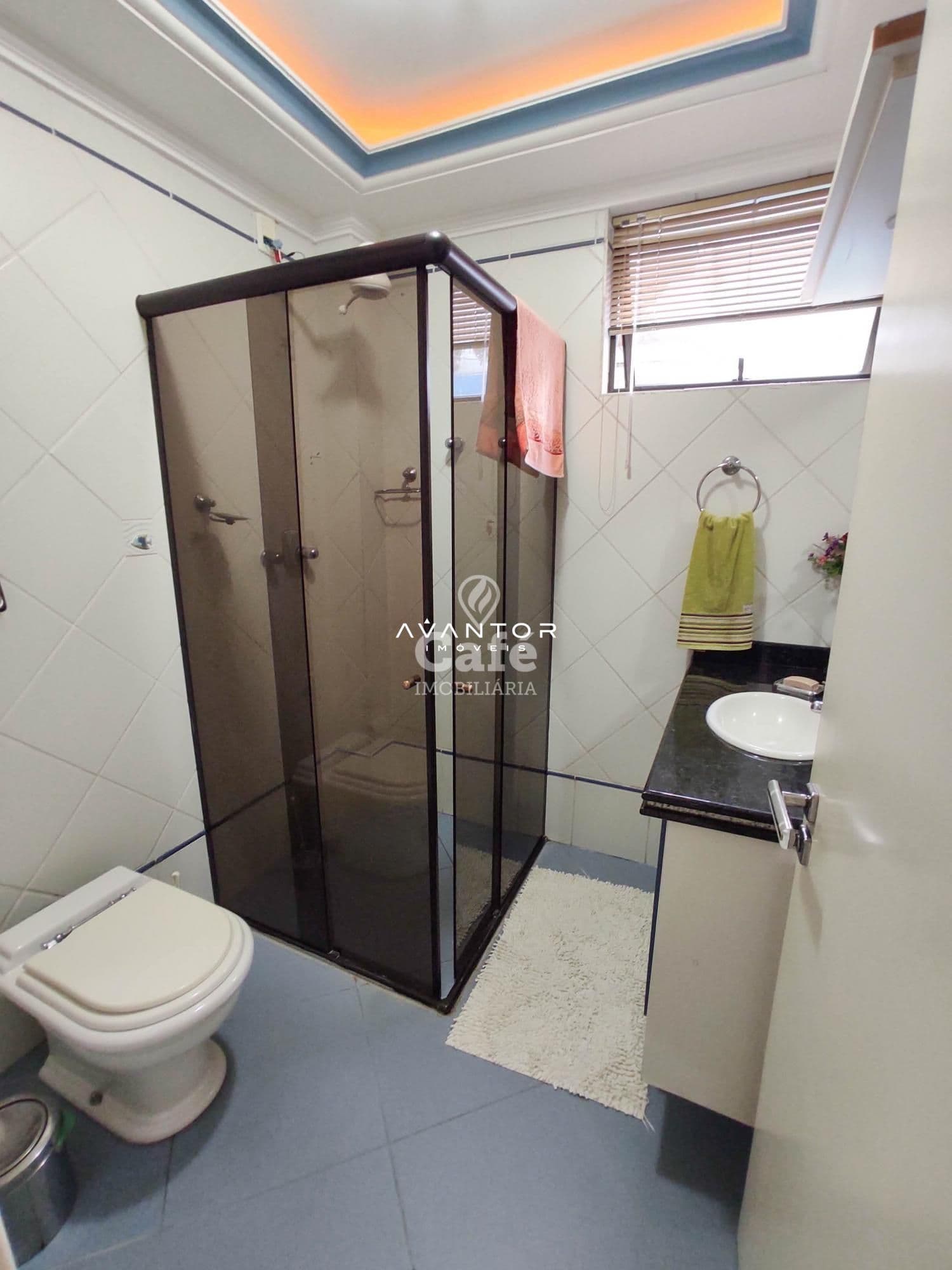 Linda casa confortável e aconchegante com 6 dormitórios, sendo 3 suítes e uma master, mobi — Casa com 6 quartos à venda em Nossa Senhora de Lourdes, Santa Maria/RS