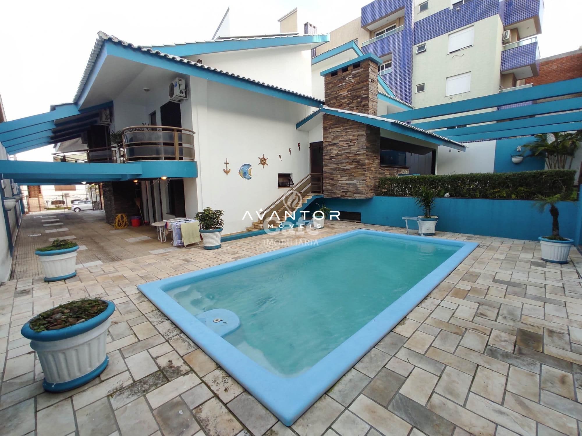 Linda casa confortável e aconchegante com 6 dormitórios, sendo 3 suítes e uma master, mobi — Casa com 6 quartos à venda em Nossa Senhora de Lourdes, Santa Maria/RS