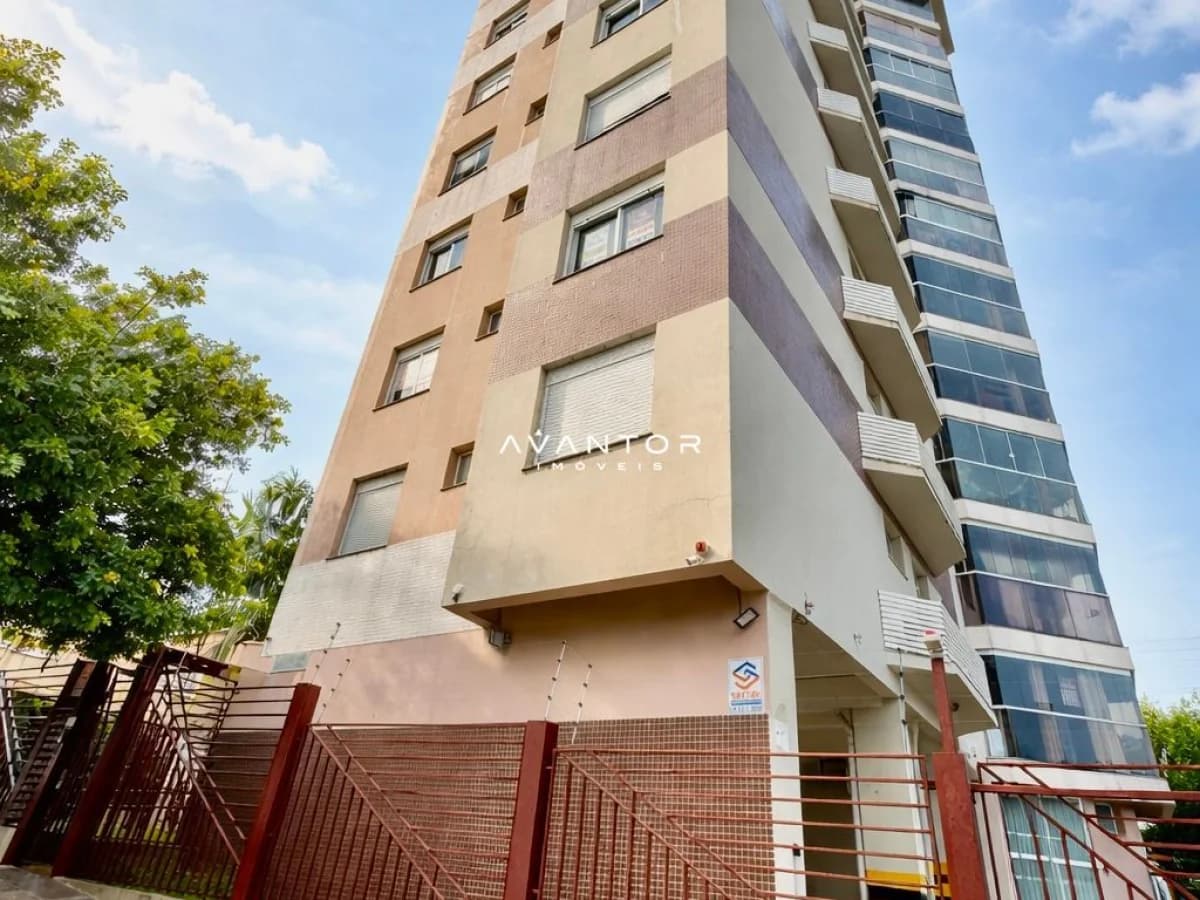 Fachada do prédio com portão de entrada — Palazzo Flores, Menino Jesus, Santa Maria/RS