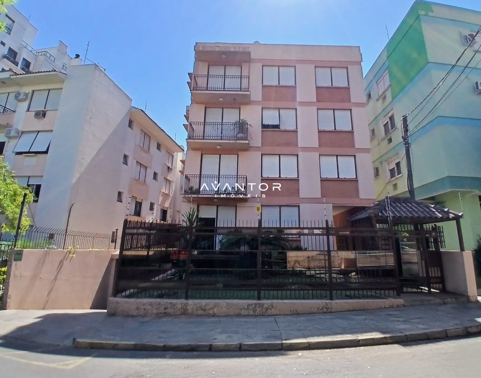 Fachada do prédio com portaria — Apartamento com 3 quartos à venda no Edifício Verona, em Menino Jesus, Santa Maria/RS