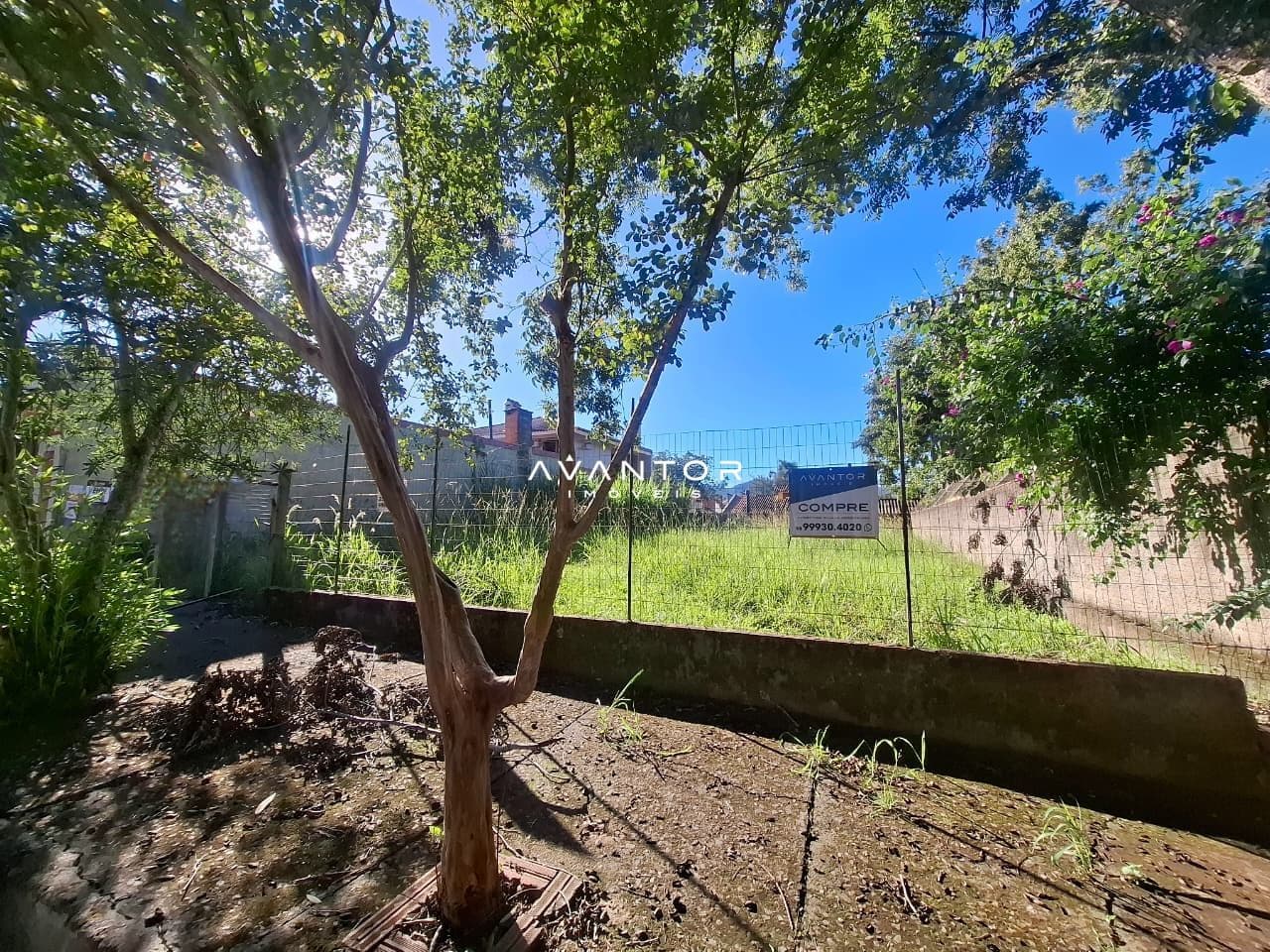 Terreno com árvores e vegetação — Terreno à venda em Pé de Plátano, Santa Maria/RS