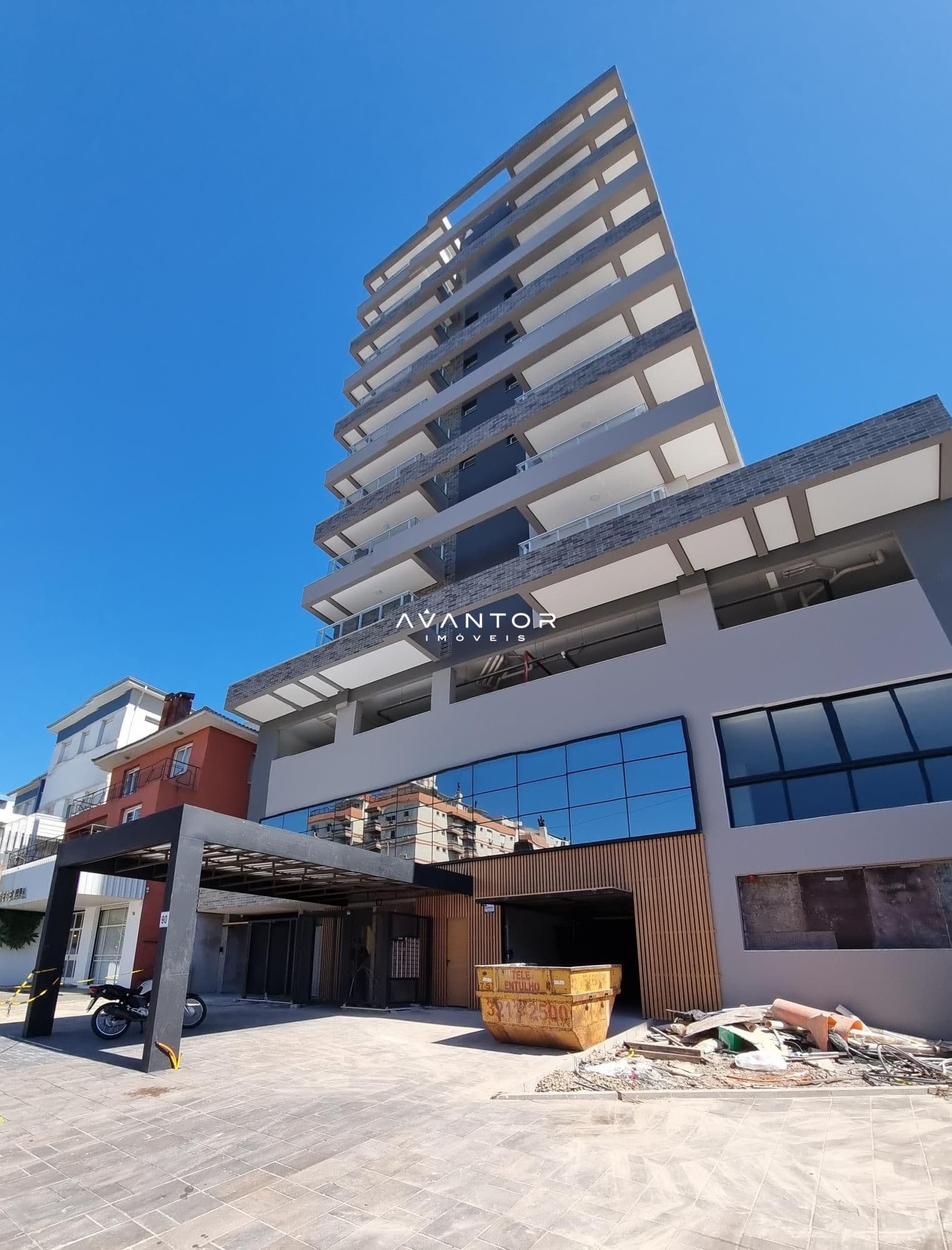 Fachada do prédio com sacadas — Apartamento com 3 quartos à venda em Nossa Senhora das Dores, Santa Maria/RS