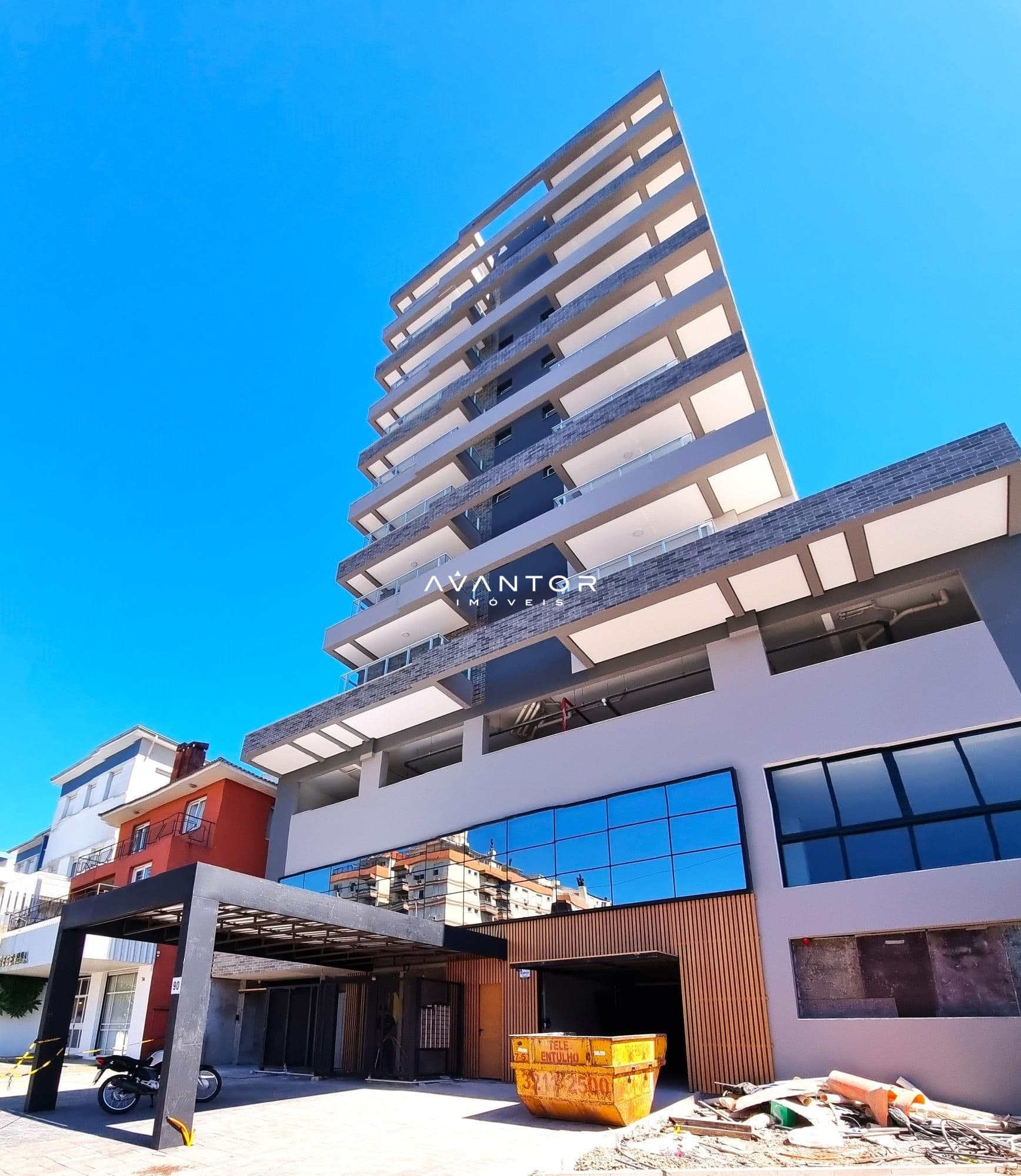 Fachada do prédio com sacadas — Apartamento com 3 quartos à venda em Nossa Senhora das Dores, Santa Maria/RS
