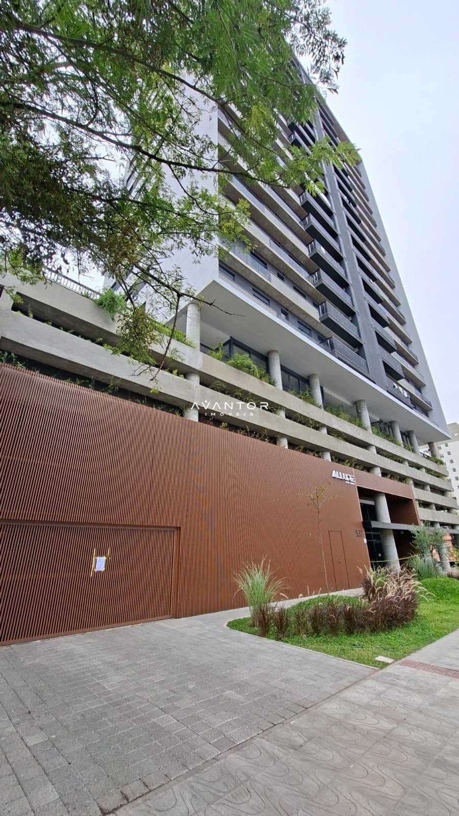 Fachada do prédio com paisagismo — Apartamento com 3 quartos à venda no Allure Urban Garden, em Bonfim, Santa Maria/RS