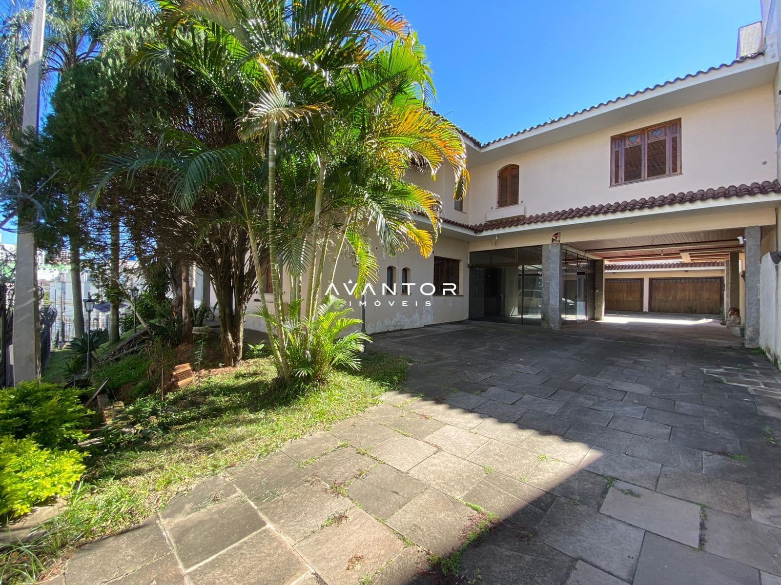 Casa Comercial com 5 salas para alugar em Menino Jesus, Santa Maria/RS — foto 2 de 90