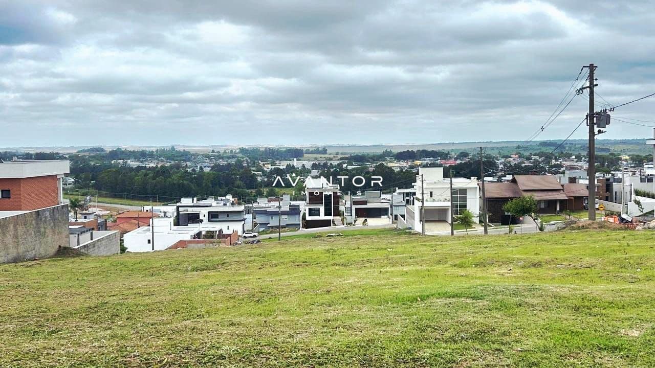 Fachada frontal da casa com terreno — Terreno à venda no Residencial Real Park, em Tomazetti, Santa Maria/RS