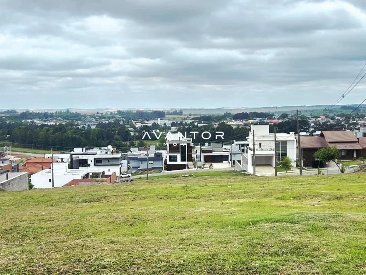 Fachada frontal da casa com terreno — Terreno à venda no Residencial Real Park, em Tomazetti, Santa Maria/RS