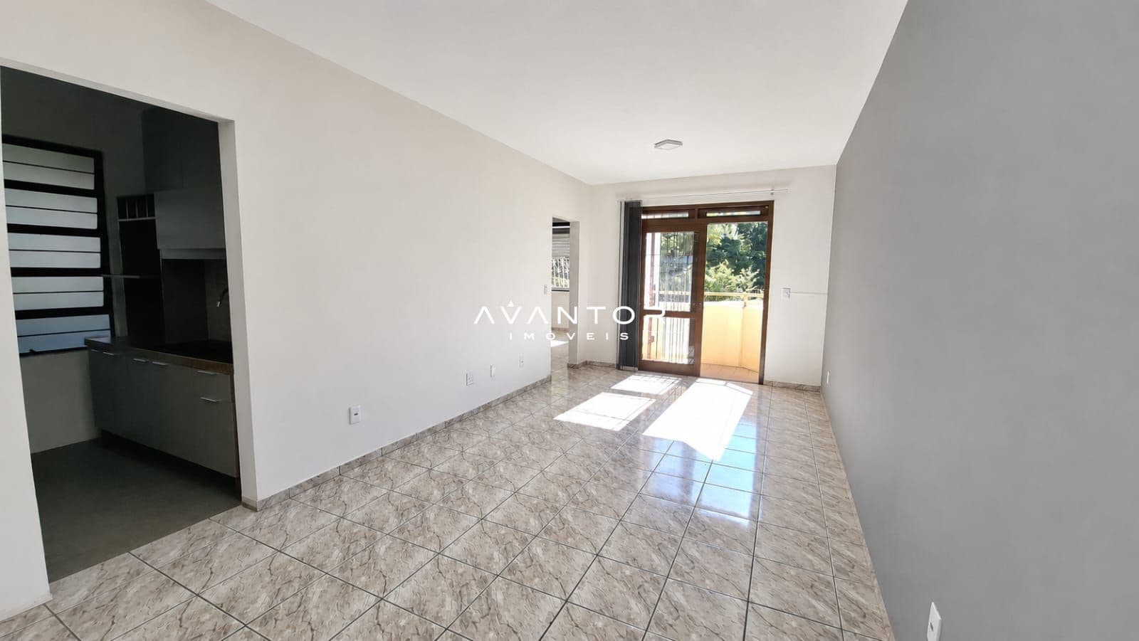 Sala de estar integrada à cozinha com sacada — Apartamento com 2 quartos à venda em Nossa Senhora de Fátima, Santa Maria/RS
