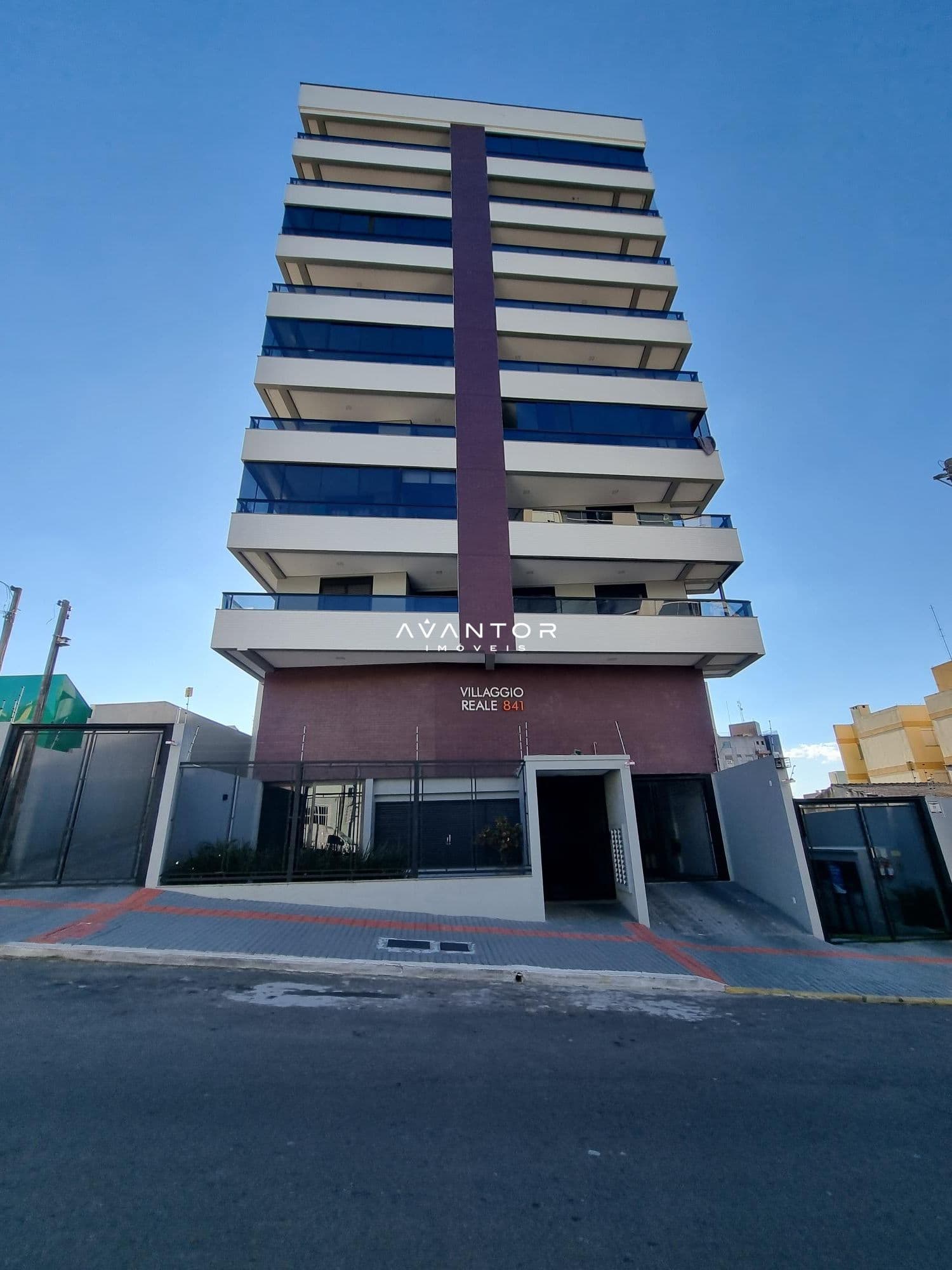 Fachada do prédio com sacadas — Apartamento com 2 quartos à venda no Residencial Villaggio Reale, em Bonfim, Santa Maria/RS