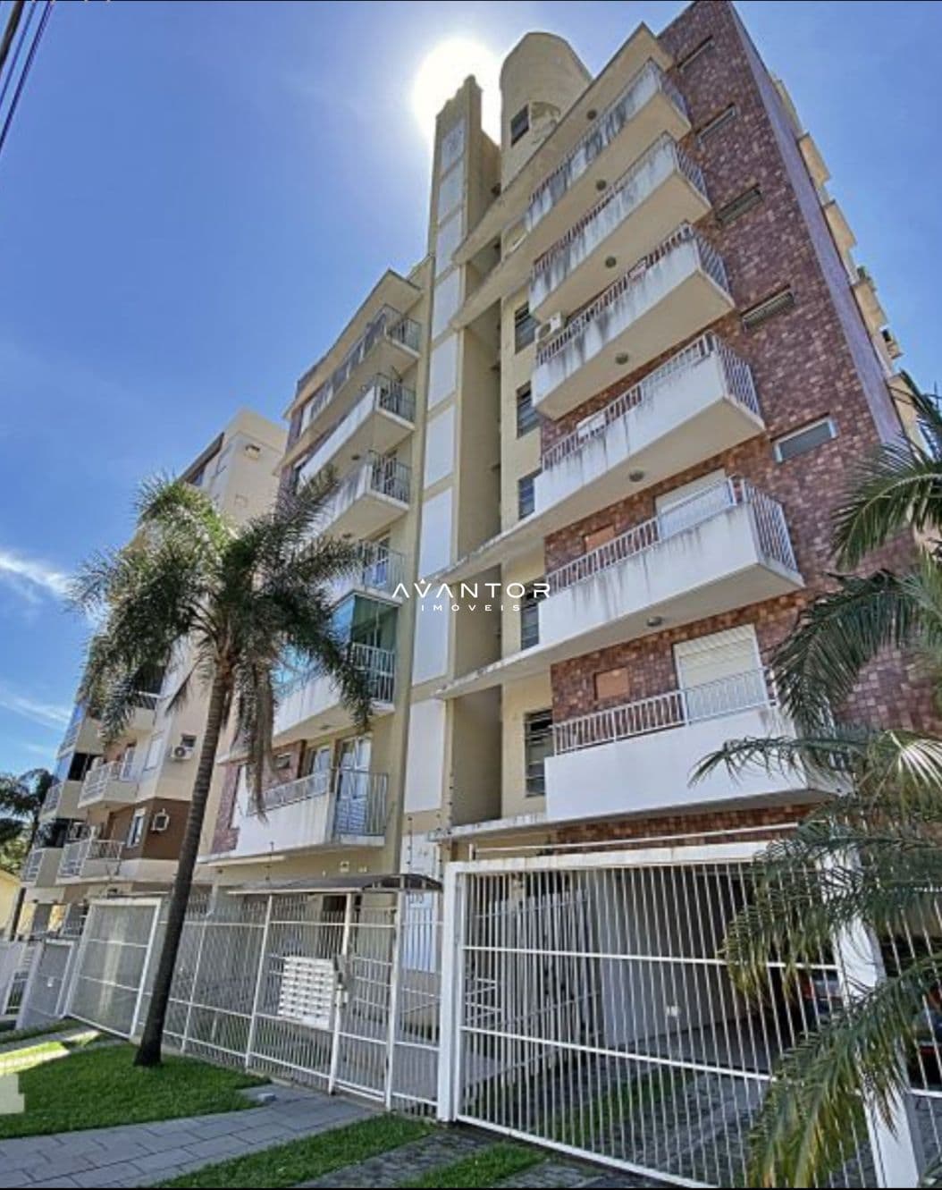 Fachada do prédio com sacadas — Apartamento com 1 quarto à venda em Nossa Senhora do Rosário, Santa Maria/RS