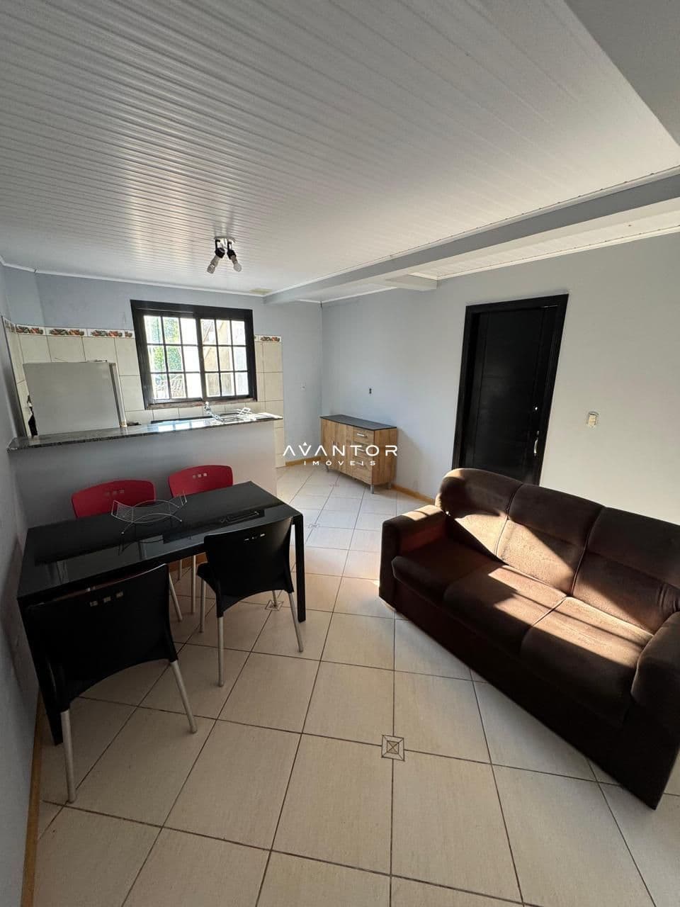 Sala de estar integrada à cozinha — Apartamento com 1 quarto para alugar em Camobi, Santa Maria/RS