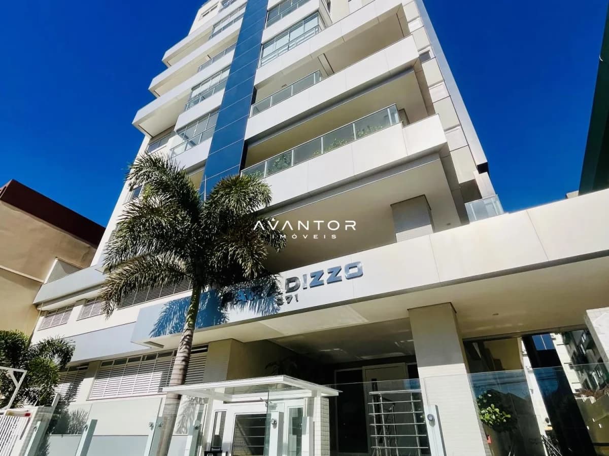 Fachada do prédio com entrada e paisagismo — Apartamento com 2 quartos à venda em Nossa Senhora das Dores, Santa Maria/RS