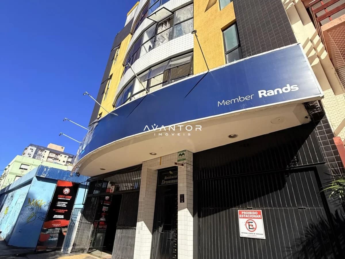 Fachada do prédio com lojas — Residencial Drummond, Centro, Santa Maria/RS