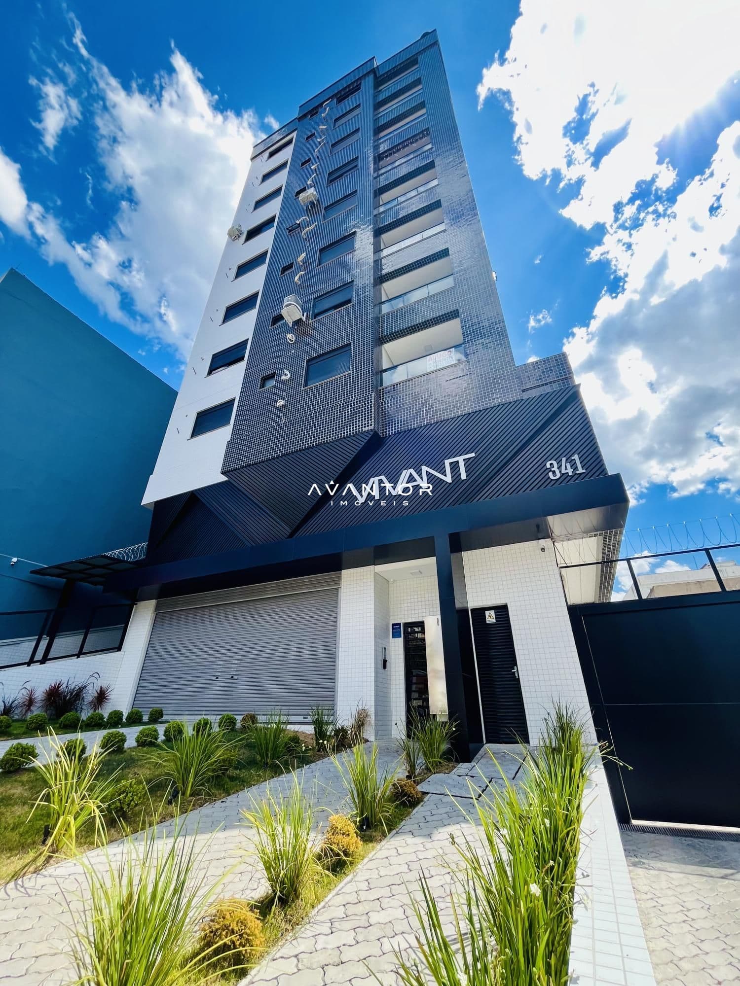 Fachada do prédio com entrada — Apartamento com 2 quartos à venda no Residencial VIVANT, em Centro, Santa Maria/RS