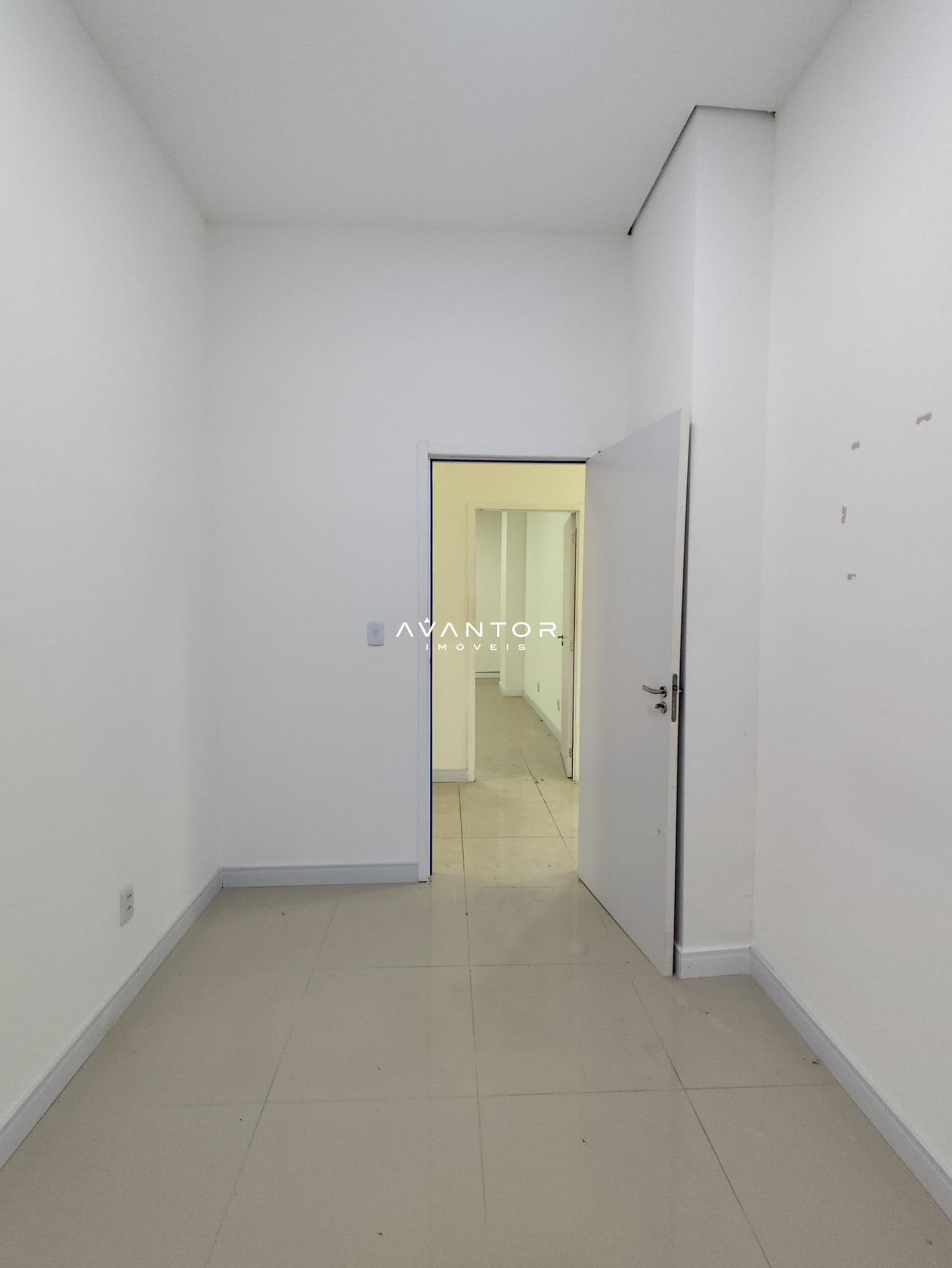 Loja com 1 sala para alugar no Residencial Solar Dr. Adames, em Centro, Santa Maria/RS — foto 13 de 21