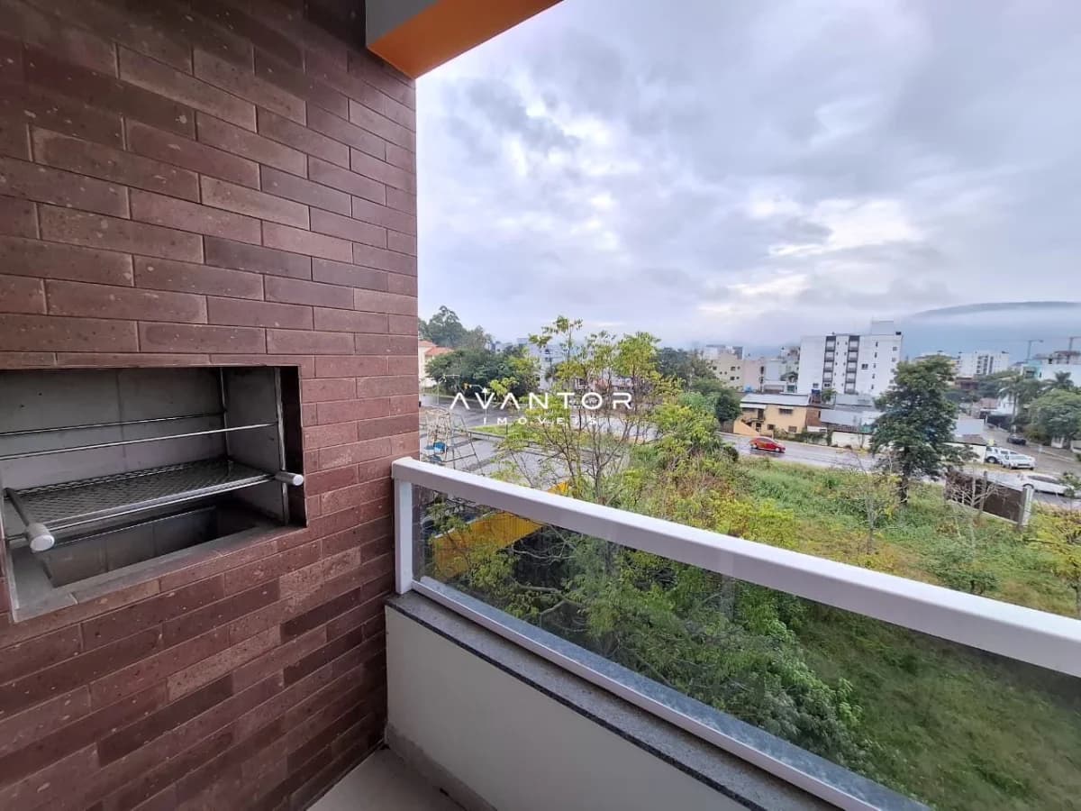 Sacada com churrasqueira e vista da cidade — Apartamento com 1 quarto à venda no São Roque, em Camobi, Santa Maria/RS