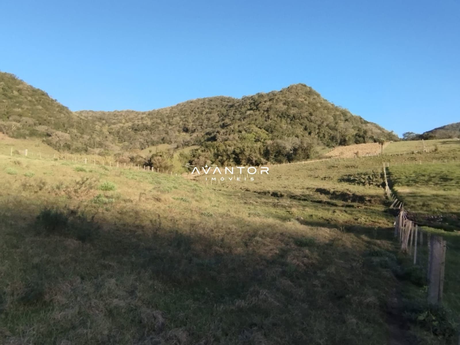 Terreno com vista para montanhas arborizadas — Chácara à venda em Val de Buia, Silveira Martins/RS