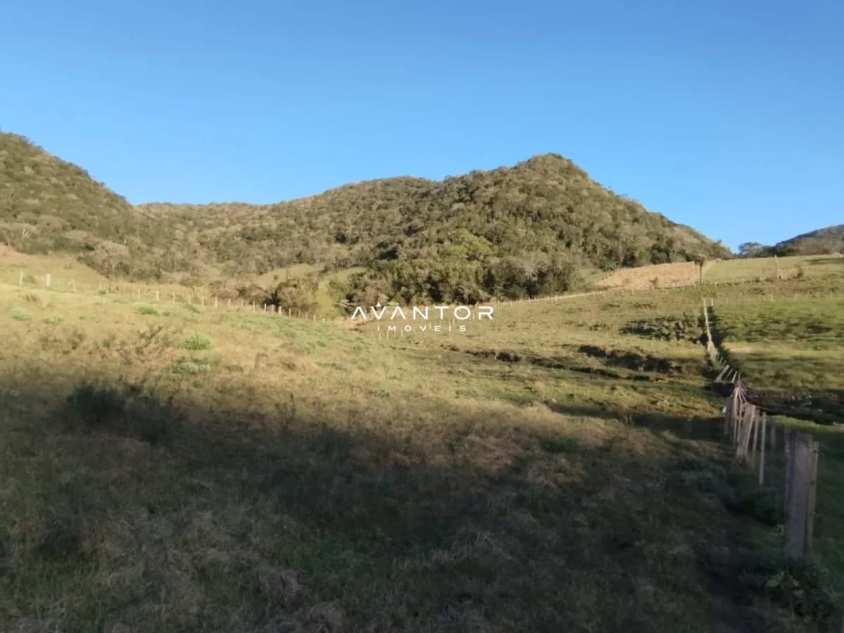 Terreno com vista para montanhas arborizadas — Chácara à venda em Val de Buia, Silveira Martins/RS