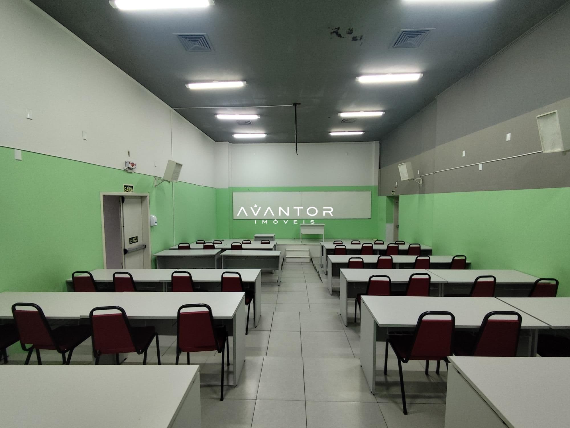 Salão de eventos com mesas e cadeiras — Sala Comercial com 1 sala à venda no Santa Maria Shopping, em Centro, Santa Maria/RS