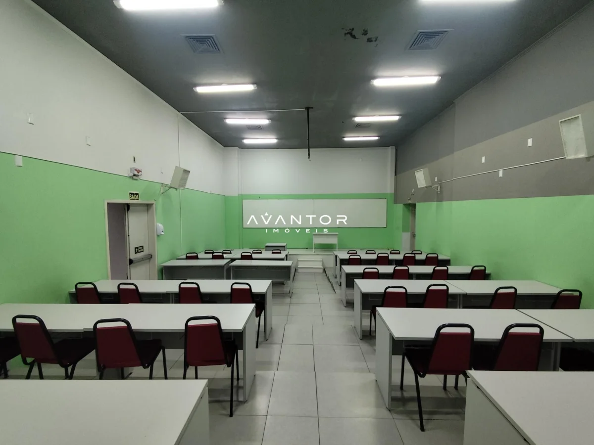 Salão de eventos com mesas e cadeiras — Sala Comercial com 1 sala à venda no Santa Maria Shopping, em Centro, Santa Maria/RS