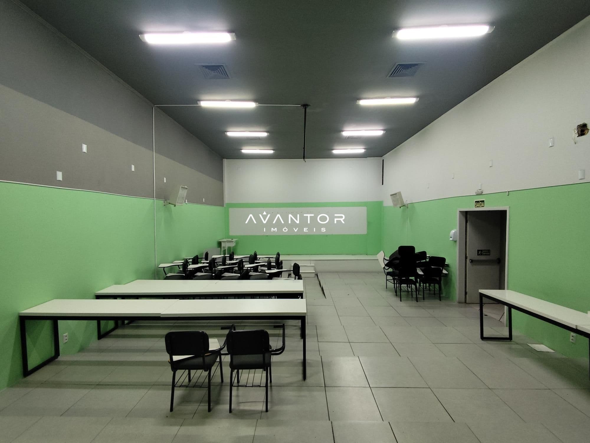 Salão de festas com mesas e cadeiras — Sala Comercial com 2 salas para alugar em Centro, Santa Maria/RS