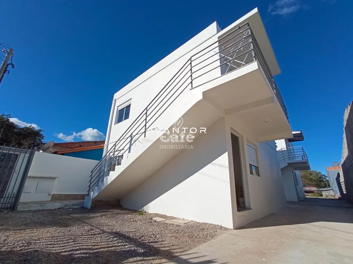 Fachada da casa com sacada — Apartamento com 2 quartos à venda em Pinheiro Machado, Santa Maria/RS