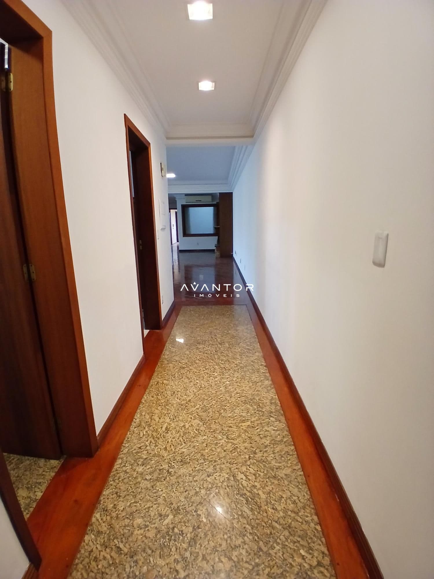 Apartamento com 3 quartos para alugar no Residencial Royal Palace, em Centro, Santa Maria/RS — foto 2 de 39