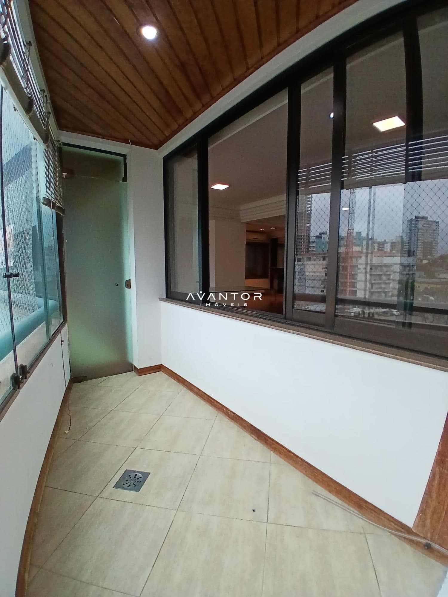 Apartamento com 3 quartos para alugar no Residencial Royal Palace, em Centro, Santa Maria/RS — foto 36 de 39