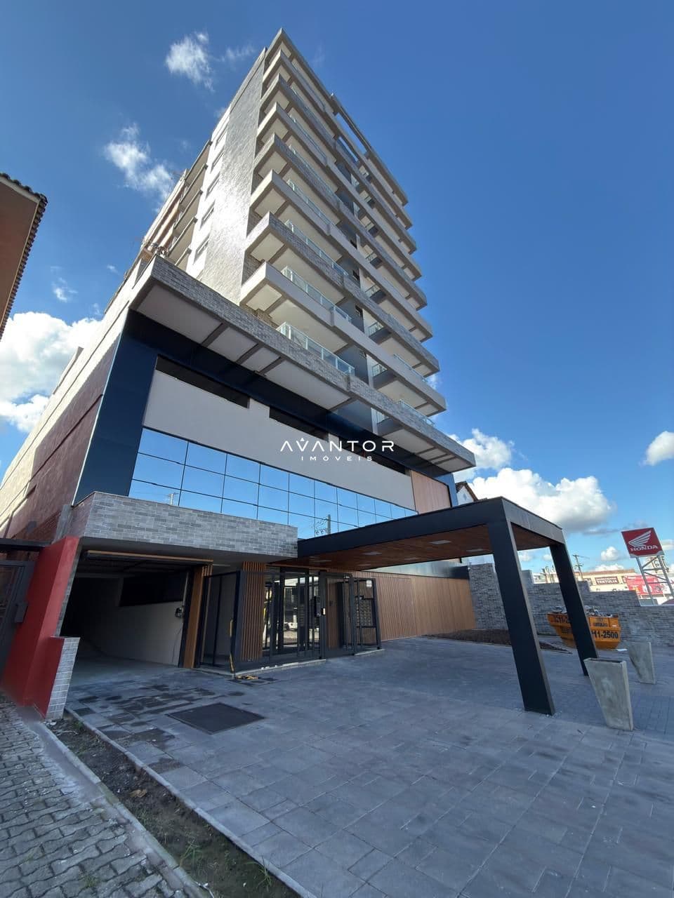 Fachada do prédio com entrada — Apartamento com 3 quartos à venda em Nossa Senhora das Dores, Santa Maria/RS