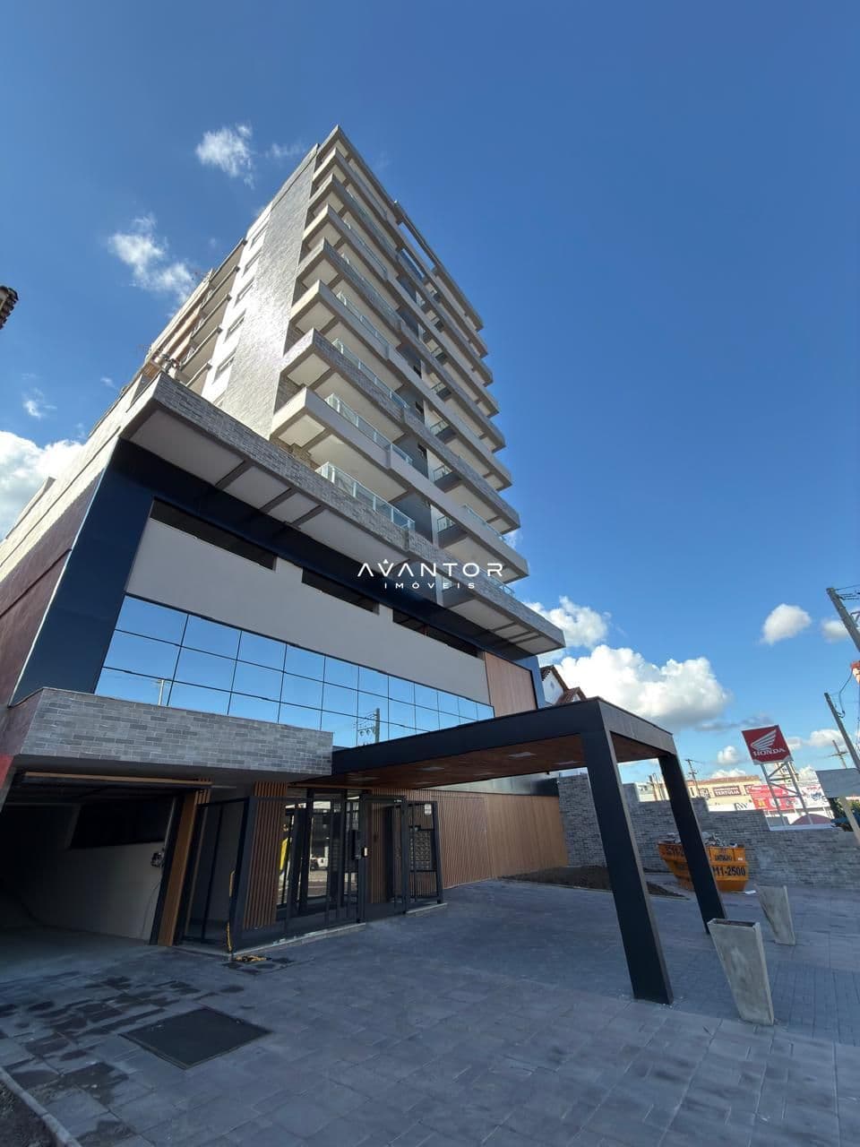 Fachada do prédio com entrada principal — Apartamento com 2 quartos à venda em Nossa Senhora das Dores, Santa Maria/RS
