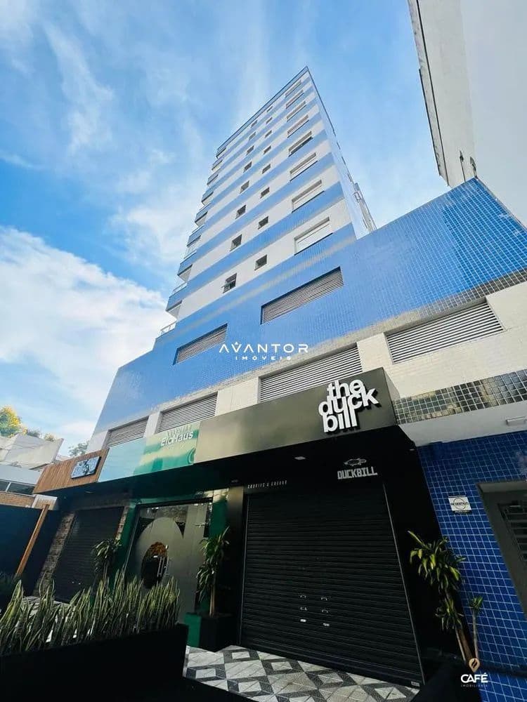 Fachada do prédio com lojas no térreo — Apartamento com 1 quarto à venda no Dom Valmor, em Centro, Santa Maria/RS