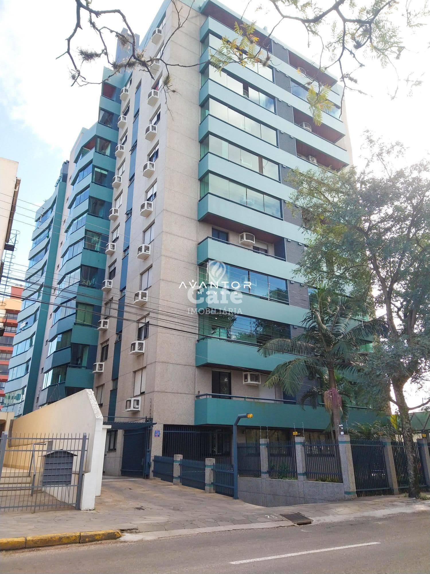 Fachada do prédio com sacadas — Apartamento com 3 quartos à venda no Residencial Royal Palace, em Centro, Santa Maria/RS