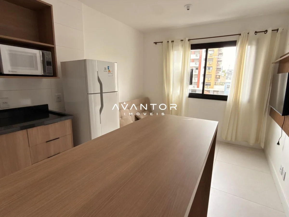 Cozinha com bancada e armários planejados — Apartamento com 1 quarto à venda no Residencial VIVANT, em Centro, Santa Maria/RS
