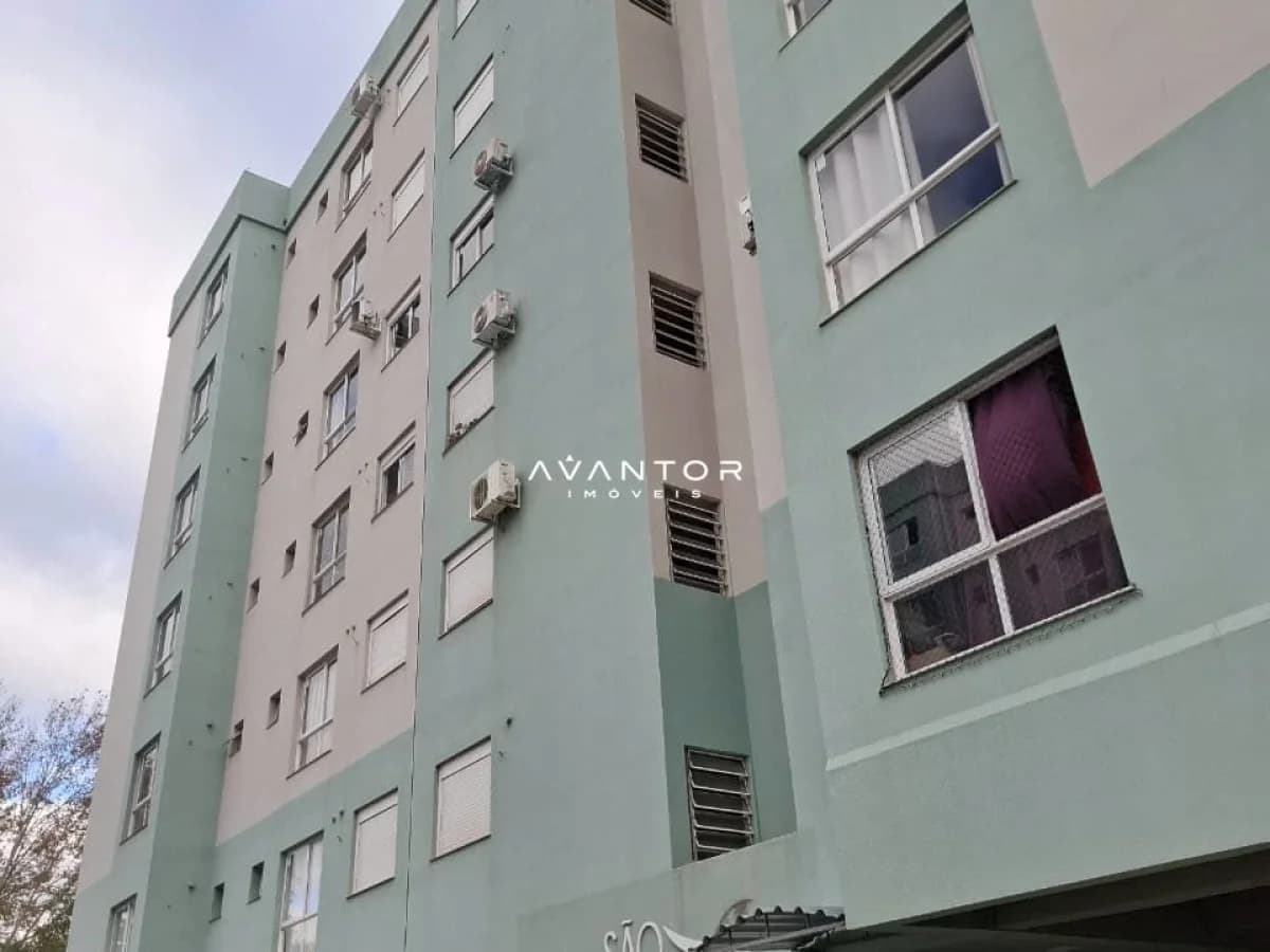 Fachada do prédio com acabamento em tons de verde — Apartamento com 2 quartos à venda em Camobi, Santa Maria/RS