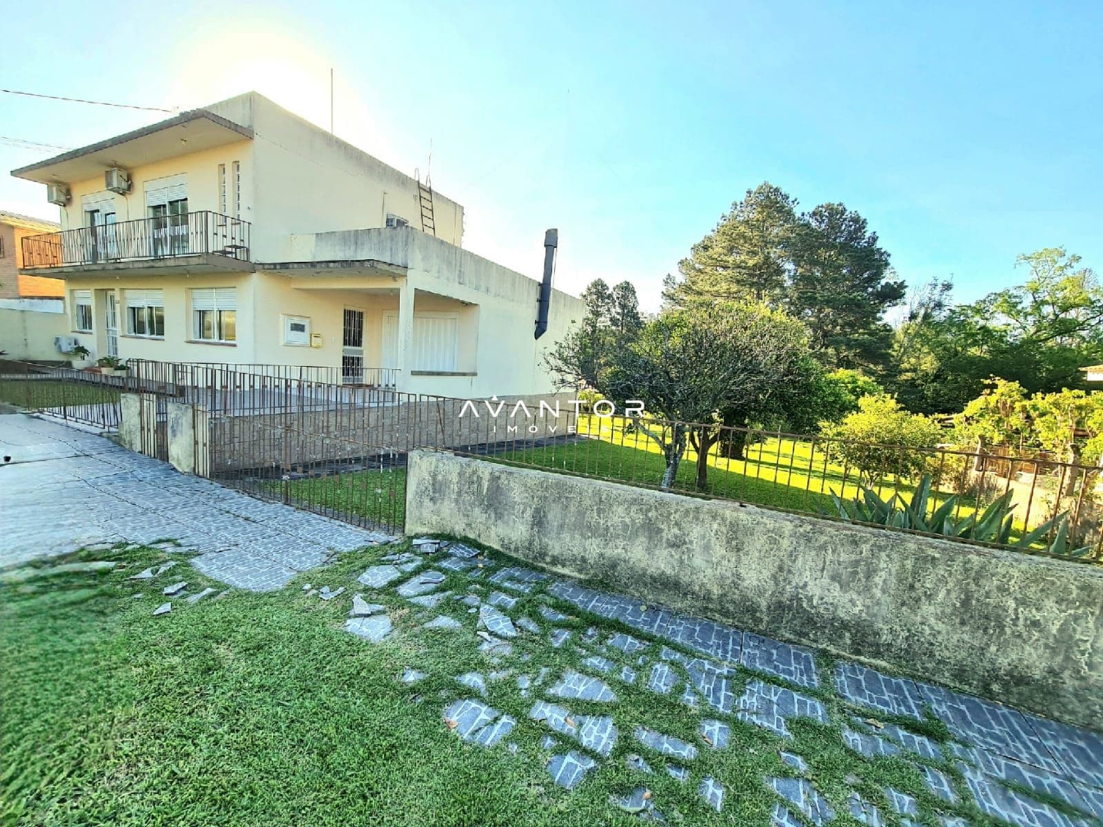 Casa com 4 quartos à venda em Tomazetti, Santa Maria/RS — foto 2 de 37
