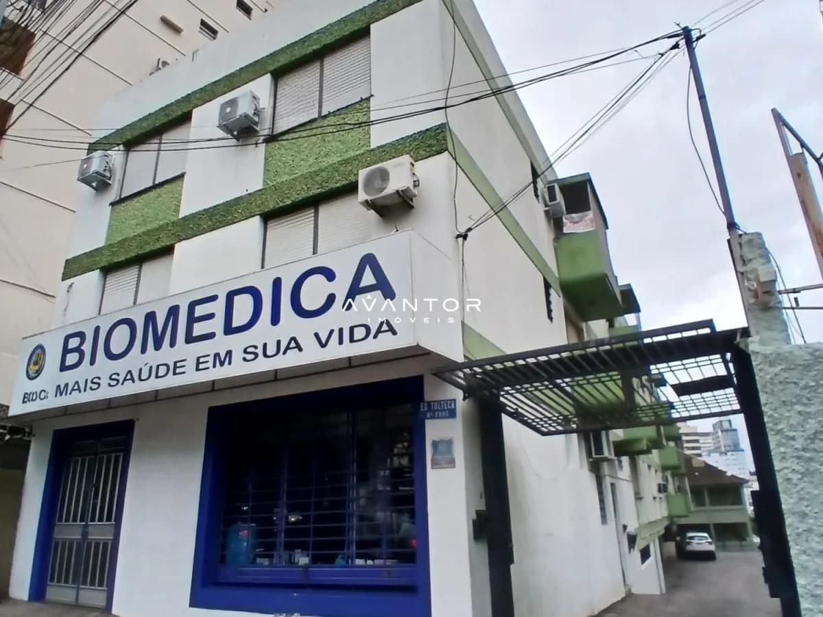 Fachada do prédio com sacada — Apartamento com 3 quartos para alugar no Edifício Tolteca, em Centro, Santa Maria/RS