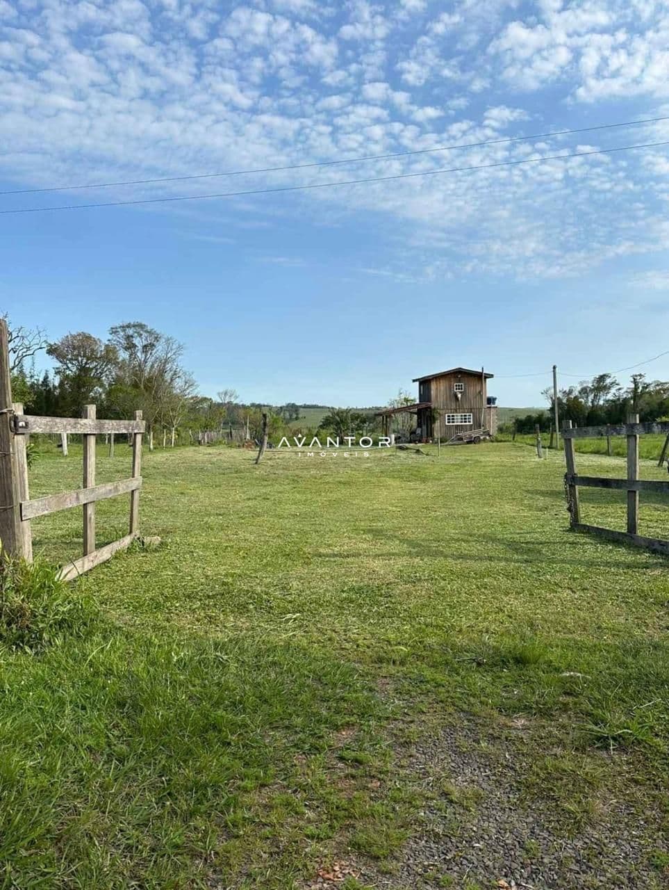 Terreno rural com casa ao fundo — Chácara com 1 quarto à venda em Pains, Santa Maria/RS