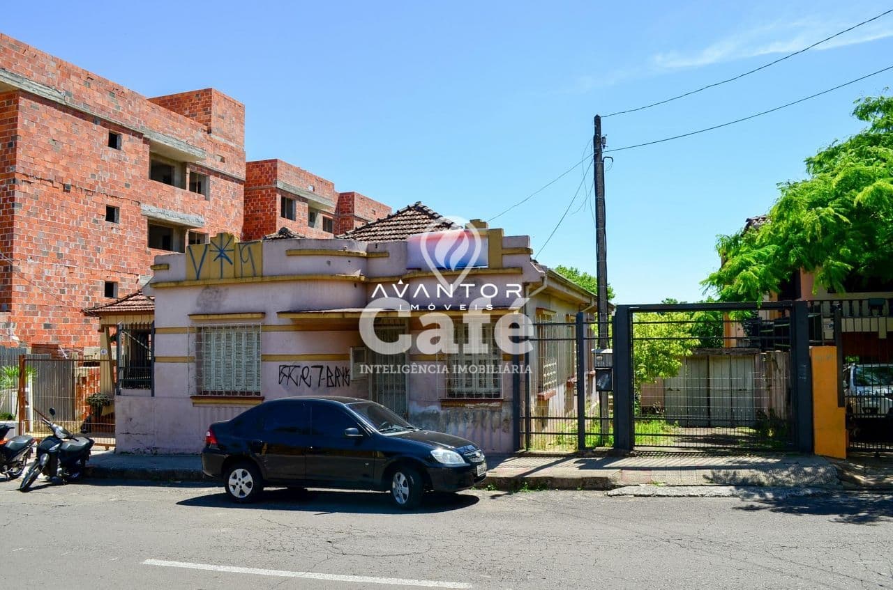 Fachada da casa com garagem — Terreno à venda em Nossa Senhora do Rosário, Santa Maria/RS