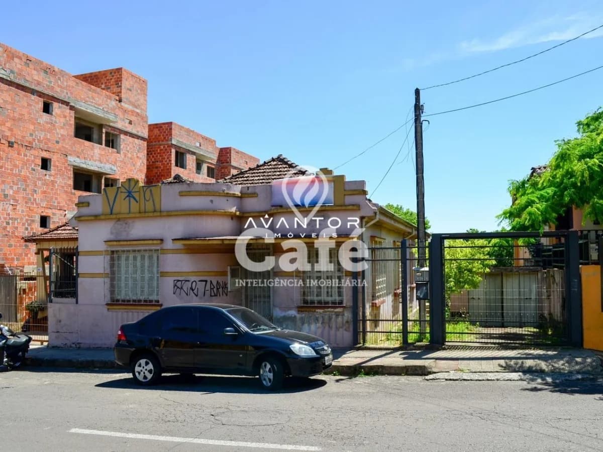 Fachada da casa com garagem — Terreno à venda em Nossa Senhora do Rosário, Santa Maria/RS