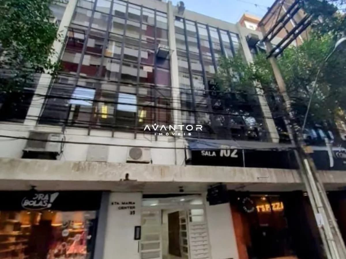 Fachada do prédio com múltiplas janelas — Sala Comercial com 2 salas à venda em Centro, Santa Maria/RS